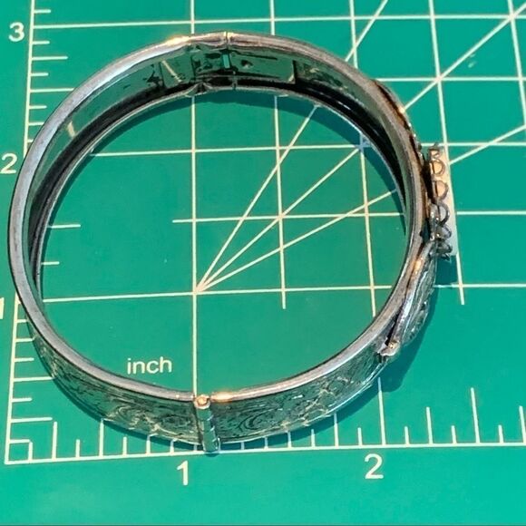 Whiting and Davis silvertone scrimshaw bracelet - Picture 9 of 13